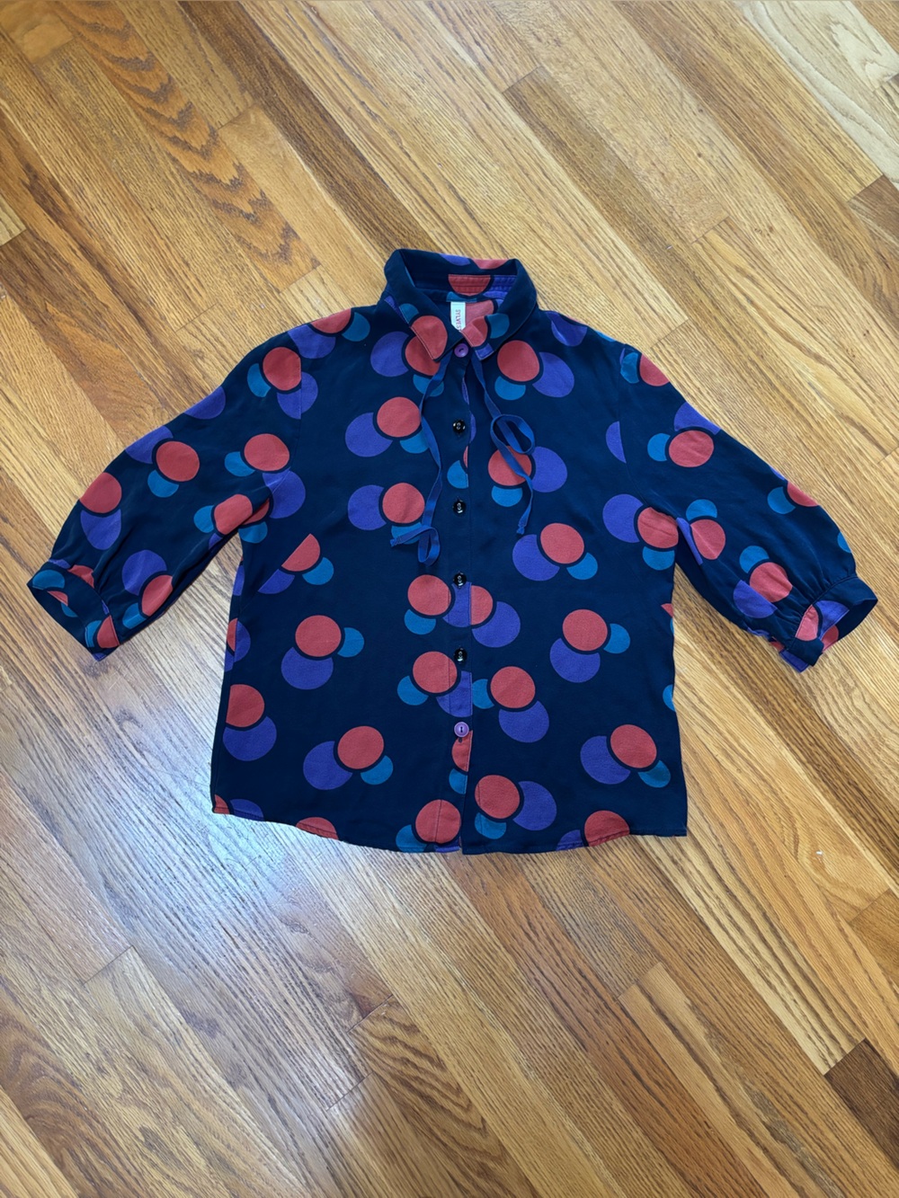 Sylvester New Zealand 100% silk polka dot blouse with neck tie detail sz medium